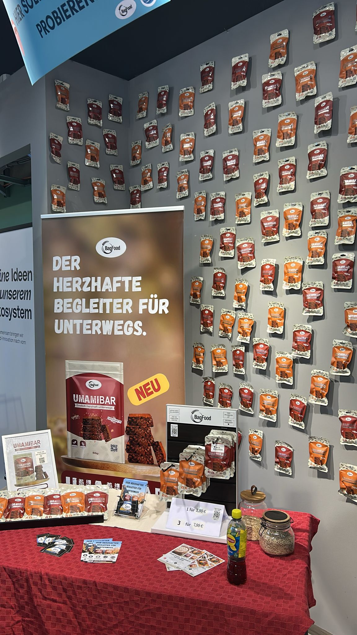 BagFood Messestand mit Umami Bites bei einer Verkostung